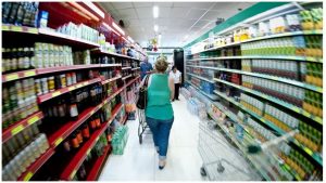 Read more about the article Sob inflação alta, consumidor recorre à marca própria de produtos para conter gastos em supermercados