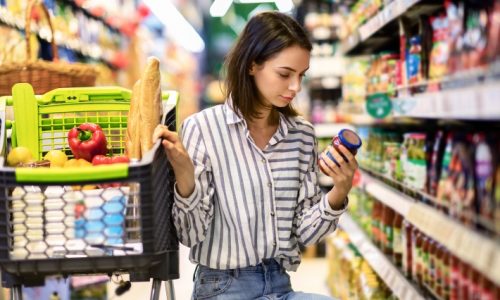 Inflação dos alimentos: marcas de varejistas são opção para economizar